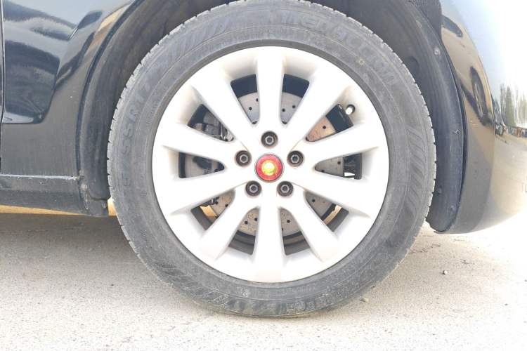 Used Hongqi H7 2013 2.0T Luxury Model Right Front Wheel Hub