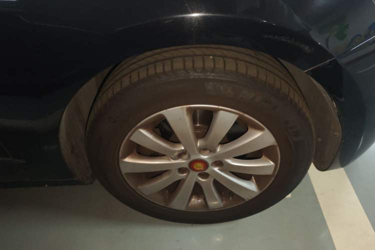 Used Hongqi H7 2013 2.0T Luxury Model Right Front Wheel Hub