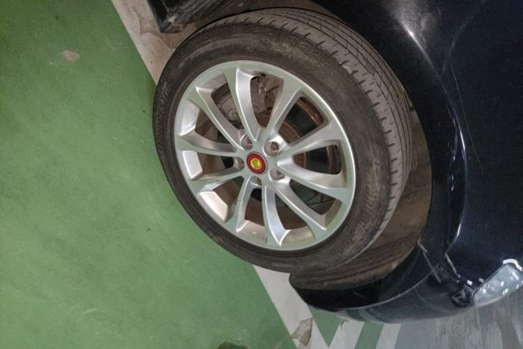 Used Hongqi H7 2013 3.0L Prestige Model Right Front Wheel Hub