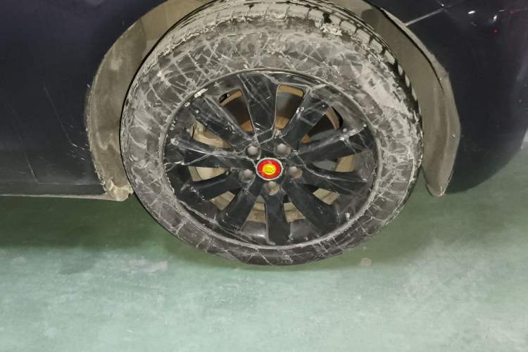 Used Hongqi H7 2013 3.0L Luxury Model Right Front Wheel Hub