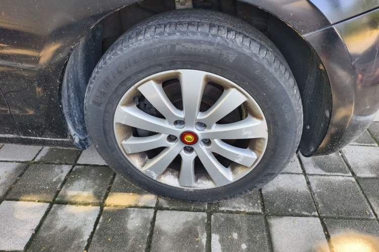 Used Hongqi H7 2013 2.0T Luxury Model Right Front Wheel Hub