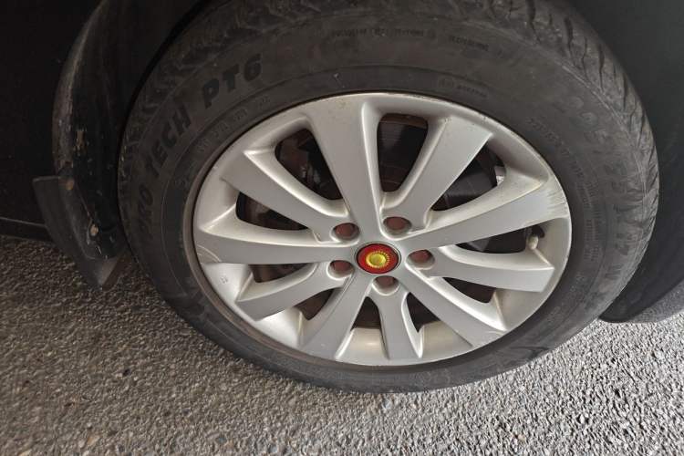 Used Hongqi H7 2013 2.0T Luxury Model Right Front Wheel Hub