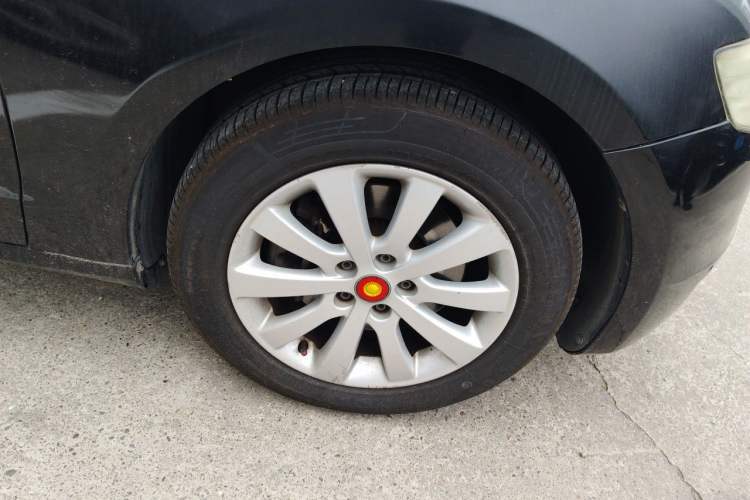 Used Hongqi H7 2013 2.0T Luxury Model Right Front Wheel Hub