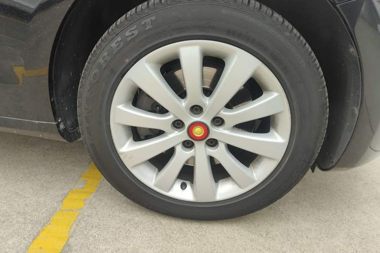 Used Hongqi H7 2013 2.0T Luxury Model Right Front Wheel Hub