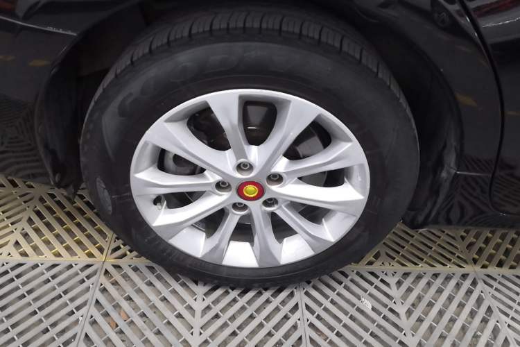 Used Hongqi H7 2013 2.0T Luxury Model Right Rear Wheel Hub