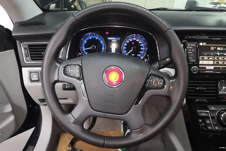 Used Hongqi H7 2013 2.0T Luxury Model Steering Wheel