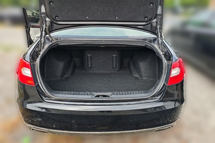 Used Hongqi H7 2013 2.0T Luxury Model Trunk