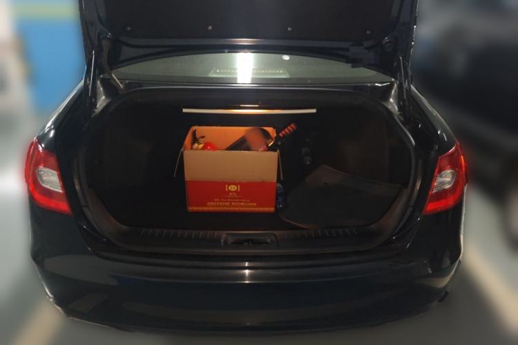Used Hongqi H7 2013 2.0T Luxury Model Trunk