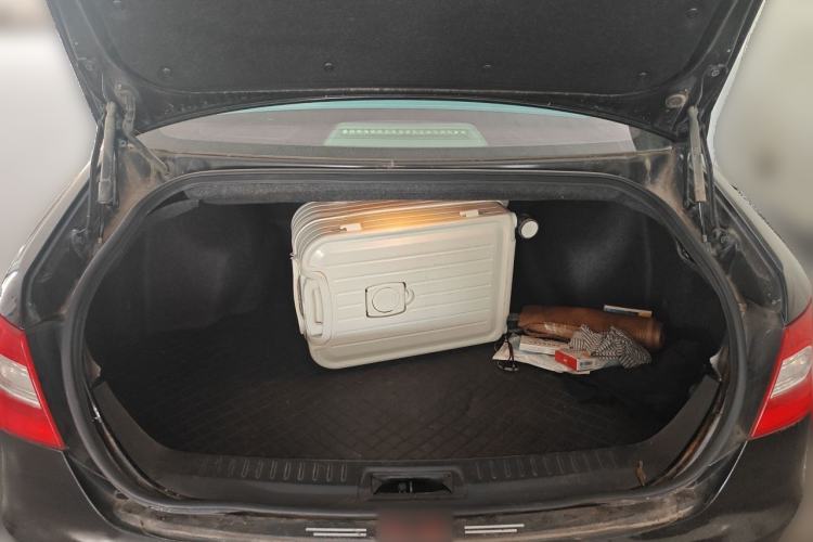 Used Hongqi H7 2013 2.0T Luxury Model Trunk