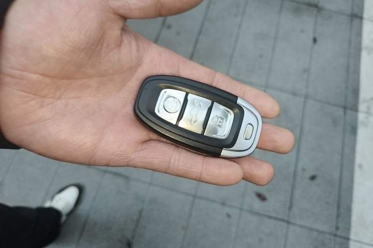 Used Hongqi H7 2013 2.0T Luxury Model Vehicle Key