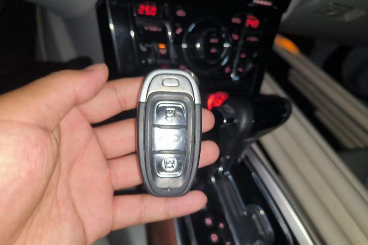 Used Hongqi H7 2013 3.0L Prestige Model Vehicle Key