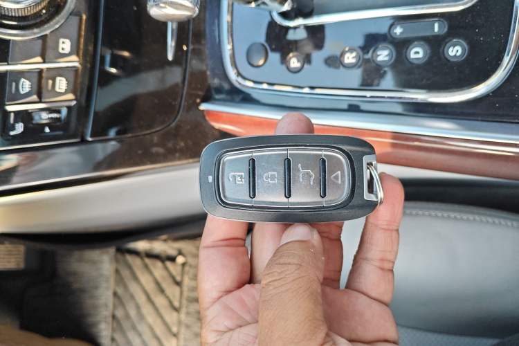 Used Hongqi H7 2013 2.0T Luxury Model Vehicle Key