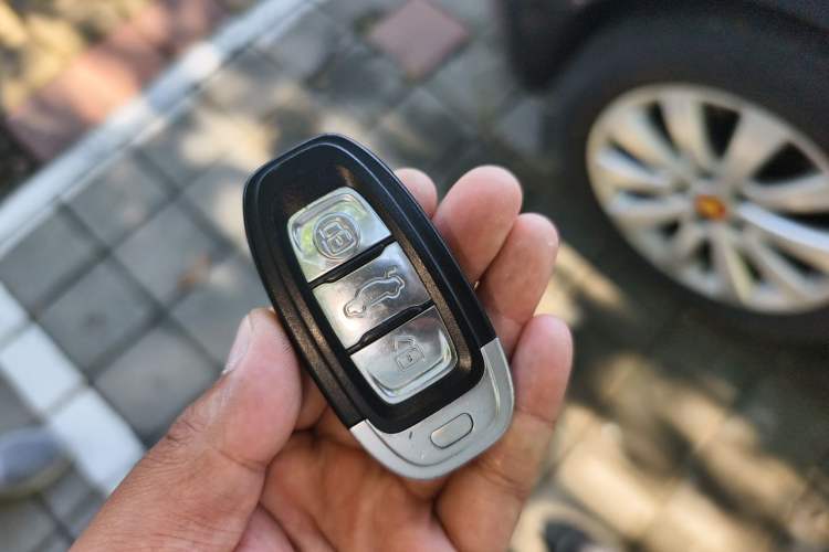 Used Hongqi H7 2013 2.0T Luxury Model Vehicle Key