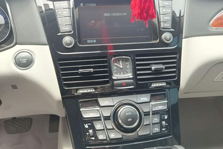 Used Hongqi H7 2015 2.0T Luxury Model Audio And AC Panel