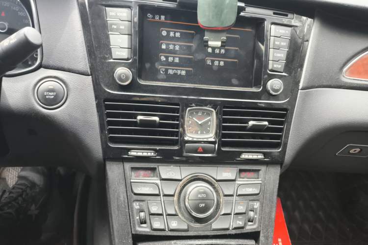 Used Hongqi H7 2015 2.0T Luxury Model Audio And AC Panel