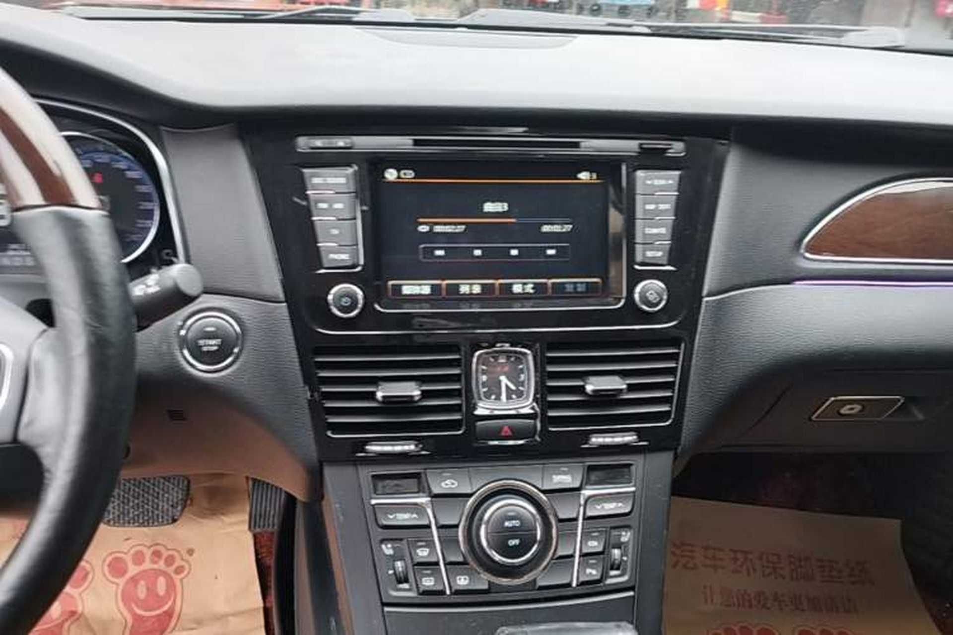 Used Hongqi H7 2015 2.0T Luxury Model Audio And AC Panel