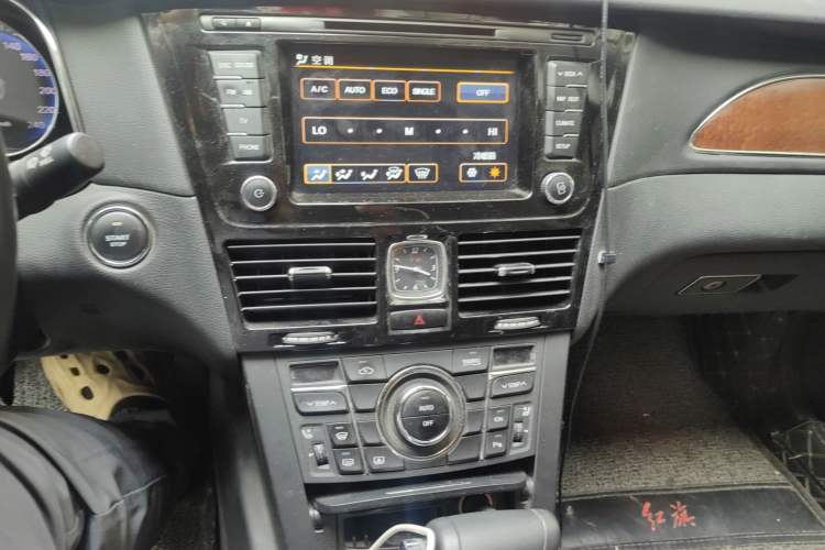 Used Hongqi H7 2015 2.0T Luxury Model Audio And AC Panel