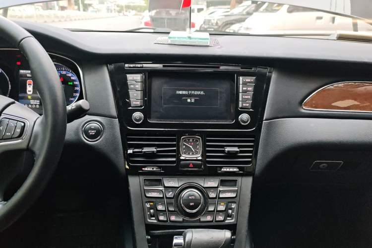 Used Hongqi H7 2015 2.0T Prestige Model Audio And AC Panel