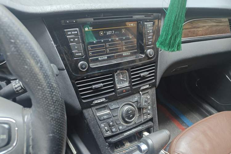 Used Hongqi H7 2015 2.0T Luxury Model Audio And AC Panel