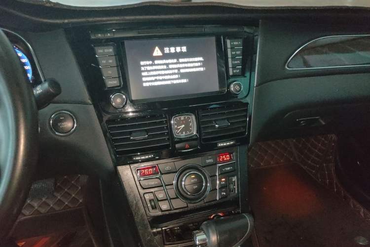 Used Hongqi H7 2015 1.8T Luxury Model Audio And AC Panel