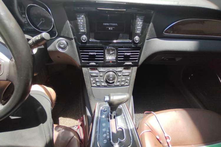 Used Hongqi H7 2015 2.0T Prestige Model Audio And AC Panel