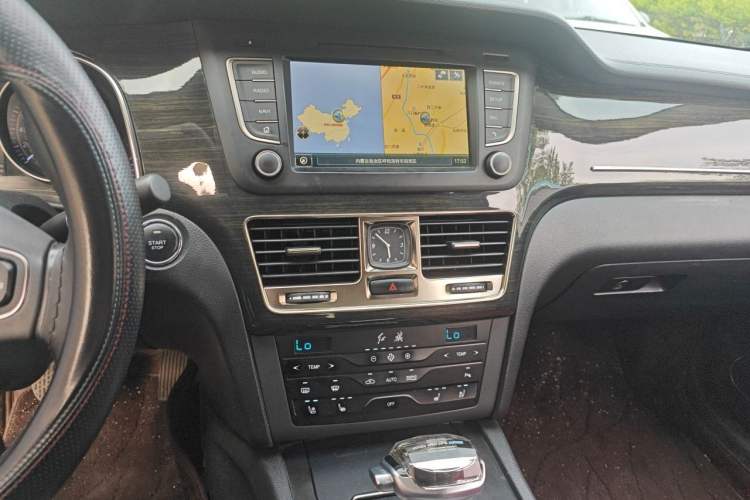Used Hongqi H7 2015 2.0T Prestige Model Audio And AC Panel