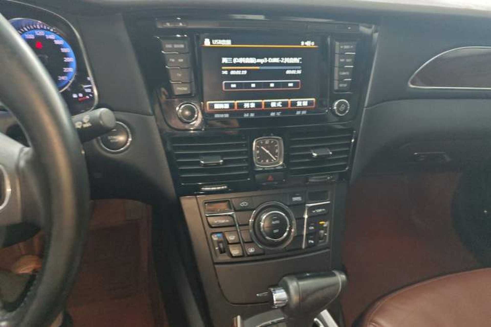 Used Hongqi H7 2015 2.0T Luxury Model Audio And AC Panel