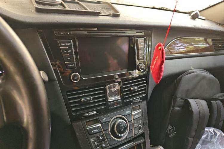 Used Hongqi H7 2015 1.8T Luxury Model Audio And AC Panel
