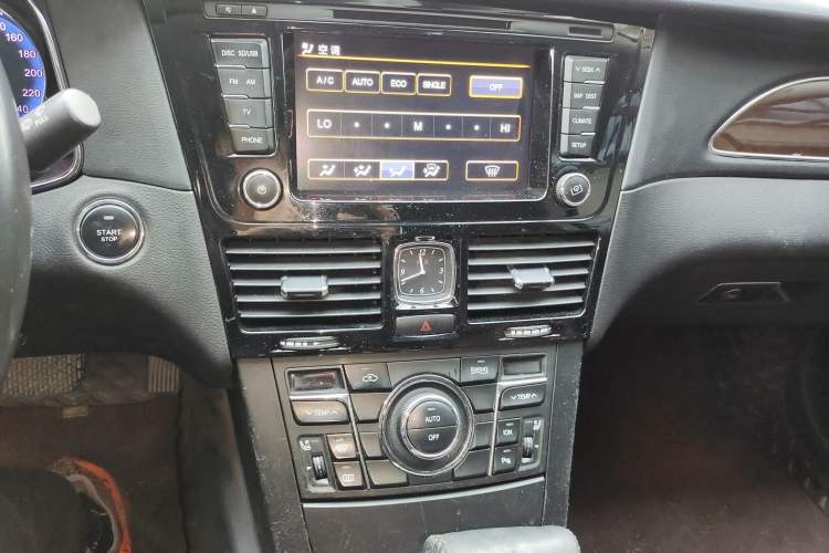 Used Hongqi H7 2015 1.8T Luxury Model Audio And AC Panel