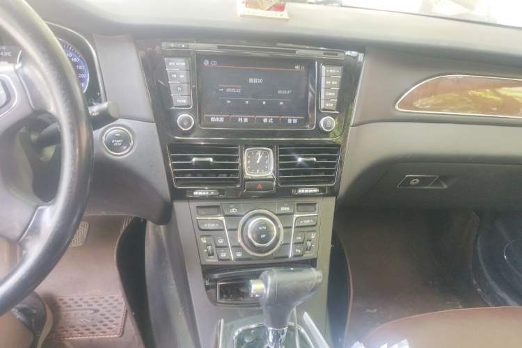Used Hongqi H7 2015 2.0T Luxury Model Audio And AC Panel