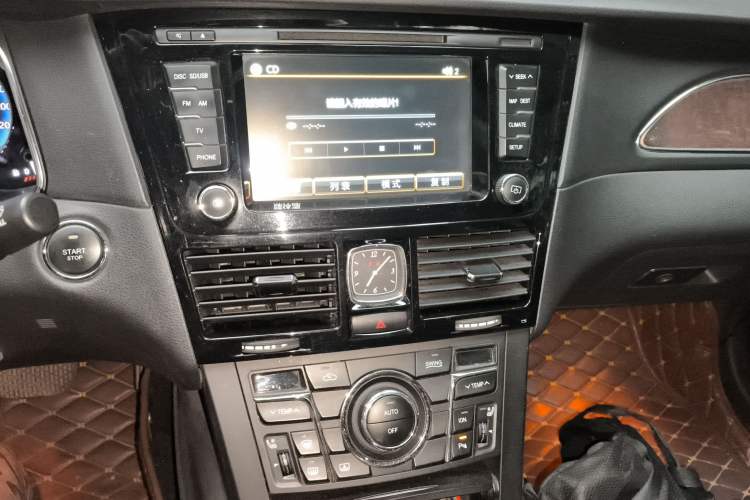 Used Hongqi H7 2015 2.0T Luxury Model Audio And AC Panel