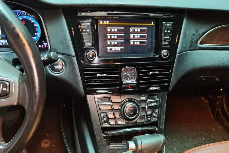 Used Hongqi H7 2015 2.0T Luxury Model Audio And AC Panel
