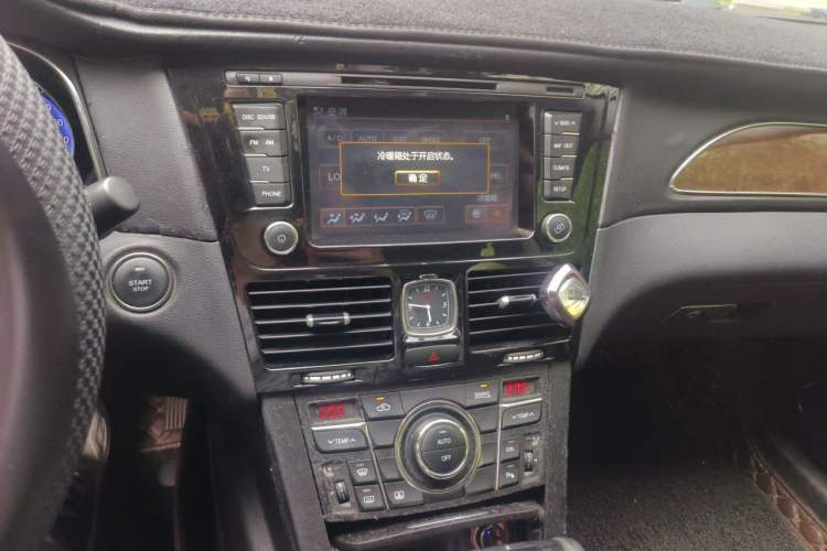 Used Hongqi H7 2015 2.0T Luxury Model Audio And AC Panel