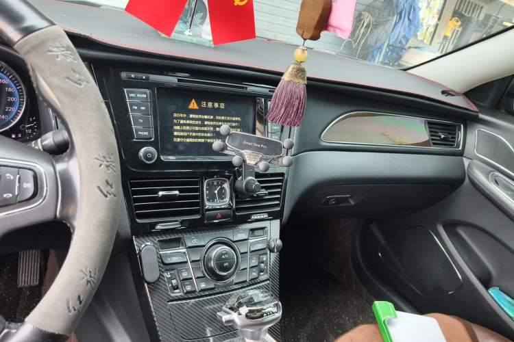 Used Hongqi H7 2015 2.0T Luxury Model Audio And AC Panel