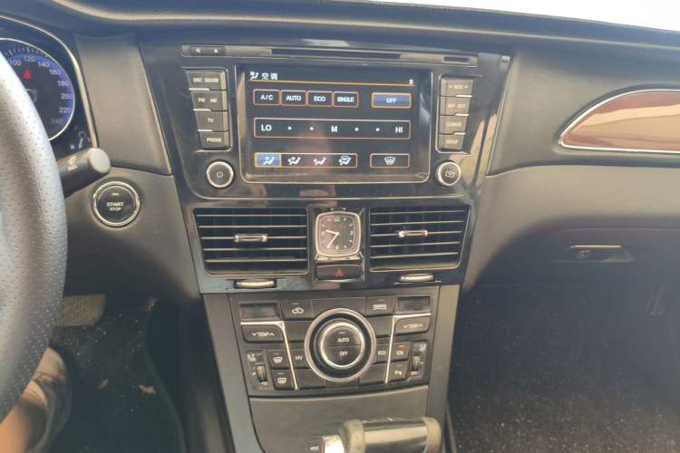 Used Hongqi H7  Audio And AC Panel