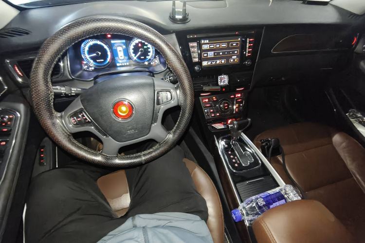 Used Hongqi H7 2015 2.0T Luxury Model Center Console