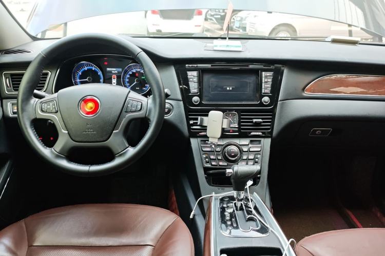Used Hongqi H7 2015 2.0T Prestige Model Center Console
