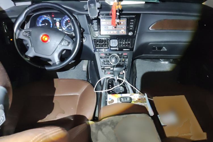 Used Hongqi H7 2015 2.0T Luxury Model Center Console