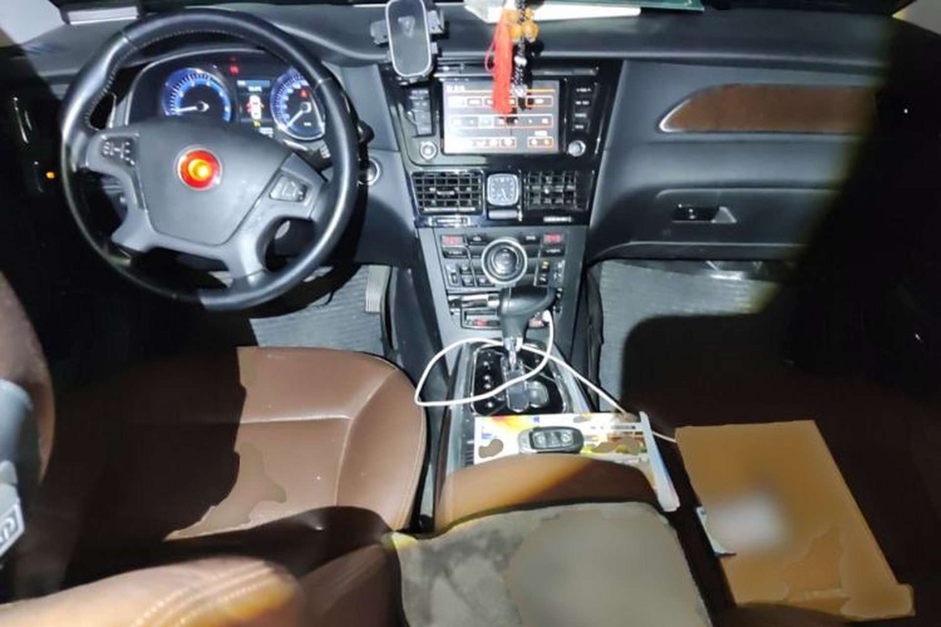 Used Hongqi H7 2015 2.0T Luxury Model Center Console