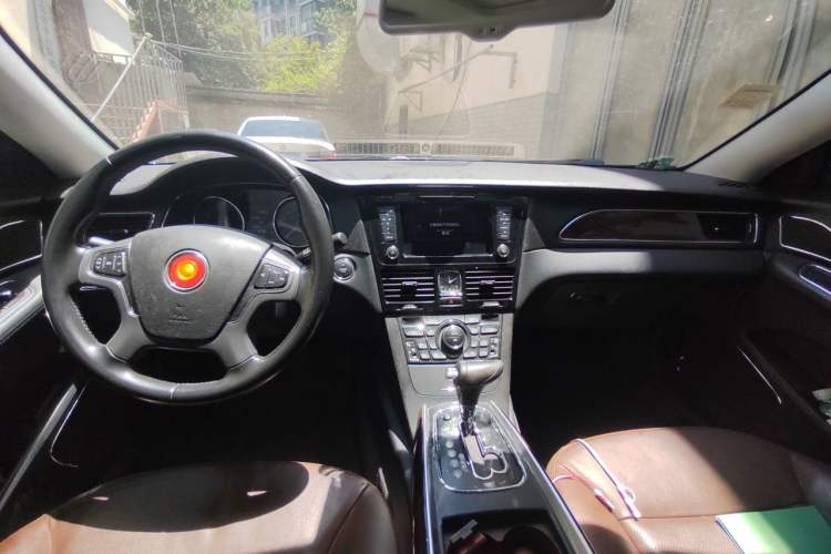 Used Hongqi H7 2015 2.0T Prestige Model Center Console