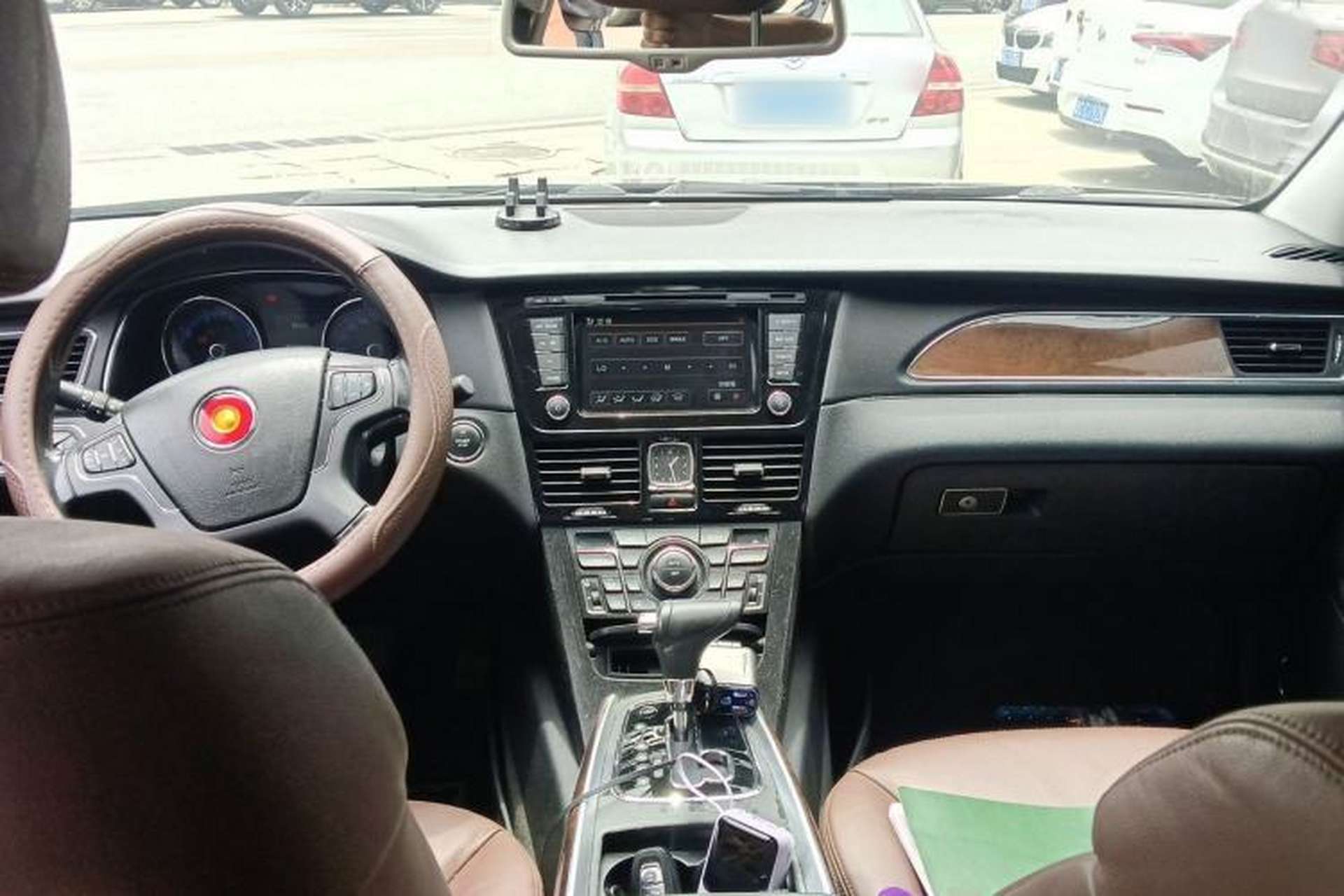 Used Hongqi H7 2015 2.0T Luxury Model Center Console