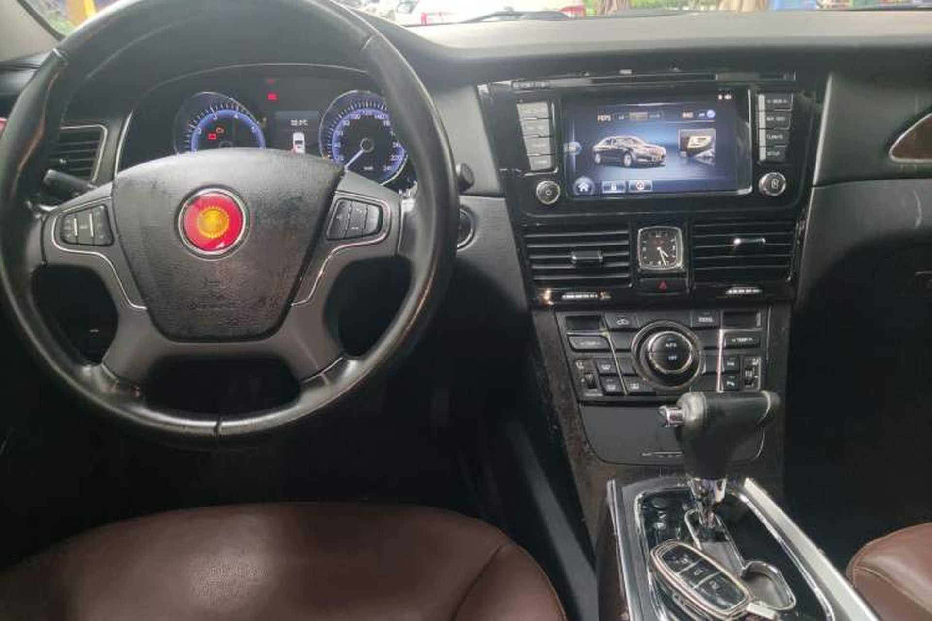 Used Hongqi H7 2015 2.0T Luxury Model Center Console