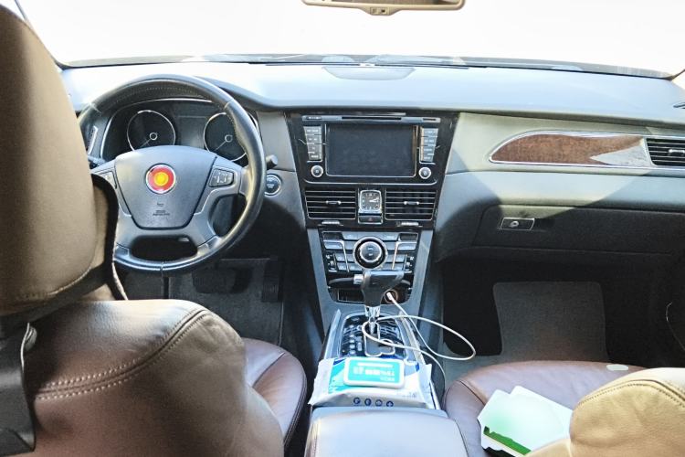 Used Hongqi H7 2015 2.0T Luxury Model Center Console