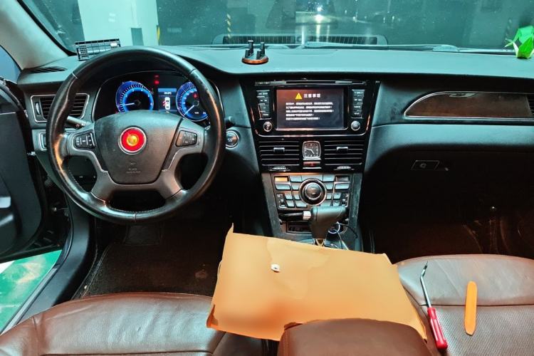 Used Hongqi H7 2015 2.0T Luxury Model Center Console