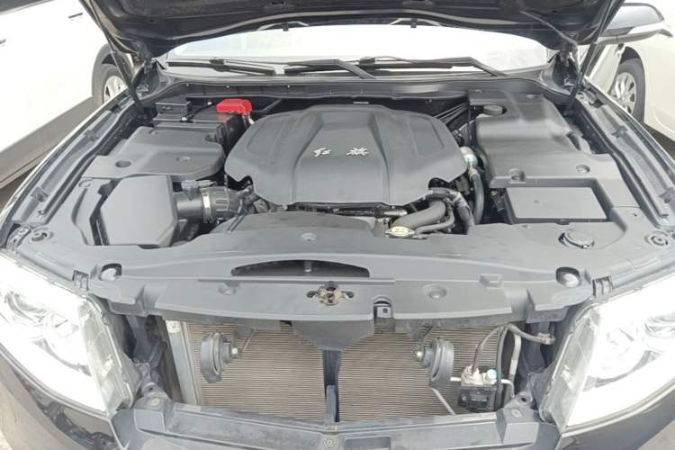 Used Hongqi H7 2015 2.0T Luxury Model Engine Bay