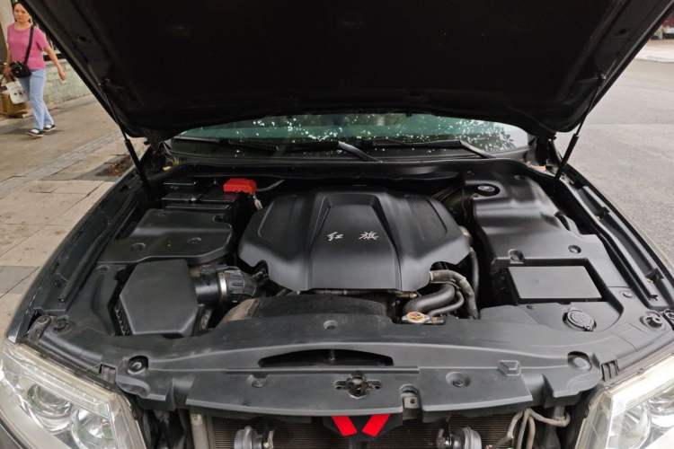 Used Hongqi H7 2015 2.0T Luxury Model Engine Bay