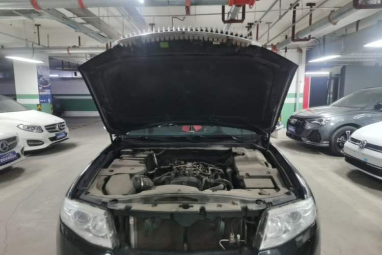 Used Hongqi H7 2015 2.0T Luxury Model Engine Bay