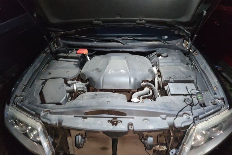Used Hongqi H7 2015 2.0T Luxury Model Engine Bay