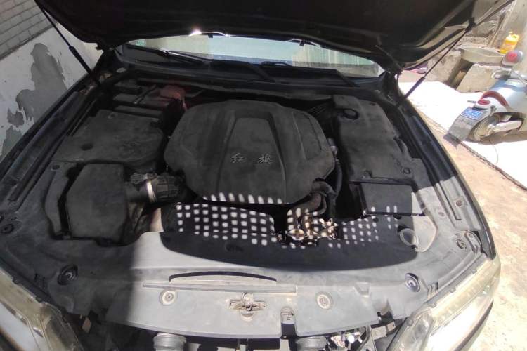 Used Hongqi H7 2015 2.0T Prestige Model Engine Bay