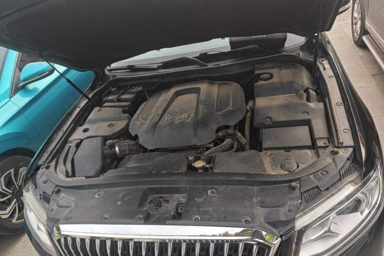Used Hongqi H7 2015 2.0T Prestige Model Engine Bay
